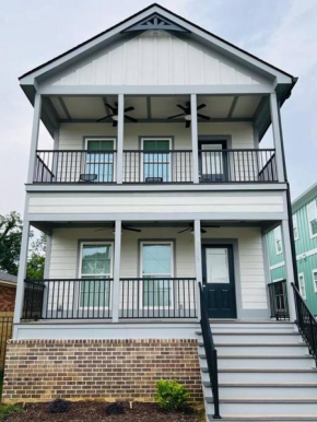 Luxury 4 Bedroom Home and private deck by MCG 6